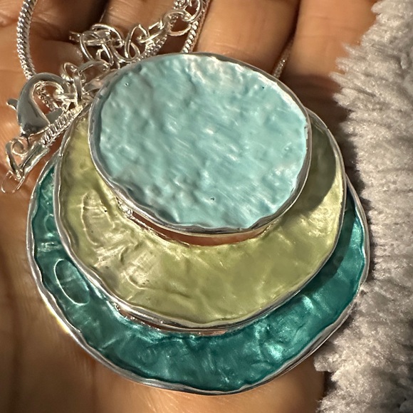 A bohemian three-layer circular zinc alloy silver-plated enamel pendant necklace - Picture 7 of 10